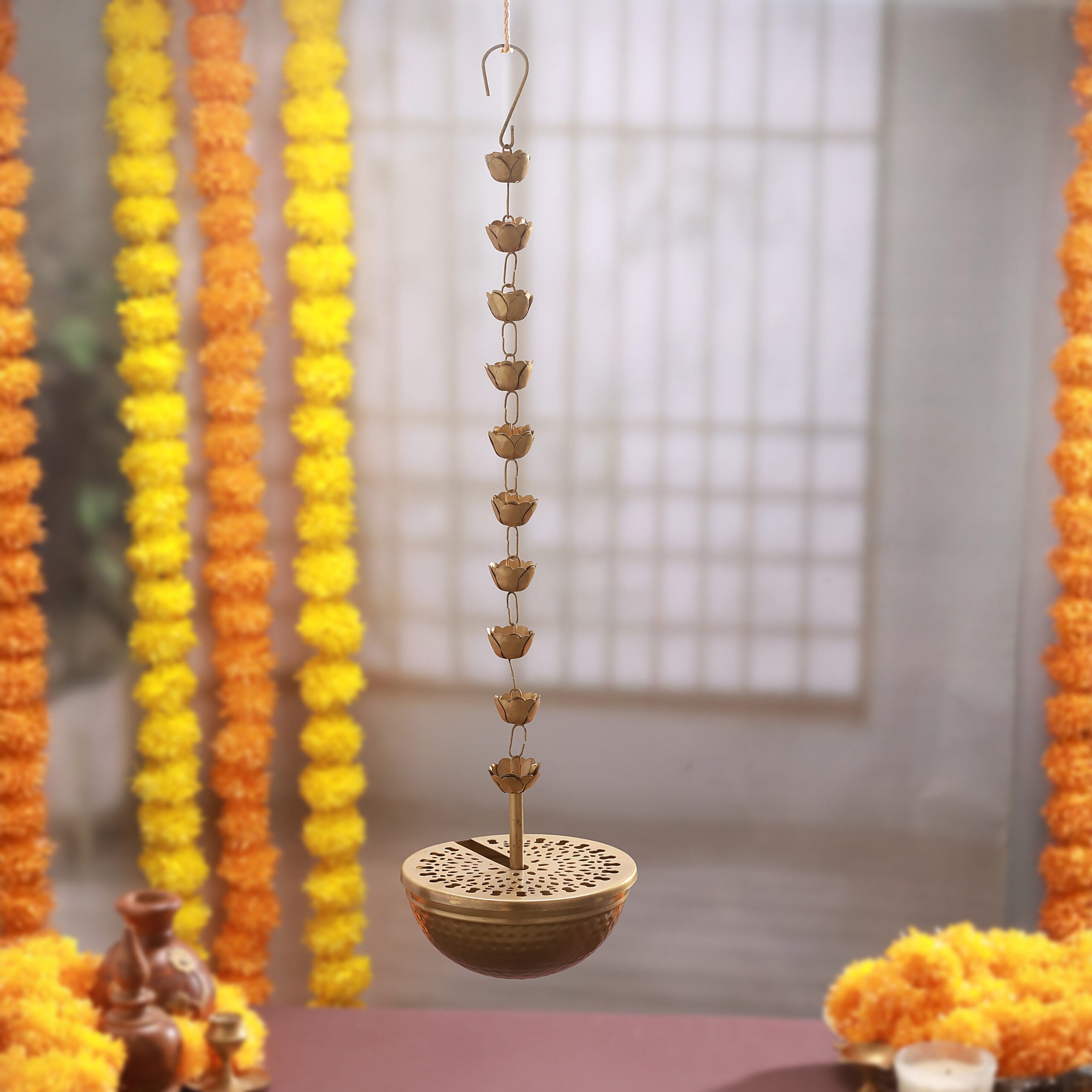 Antique Finish Hanging Lobandan