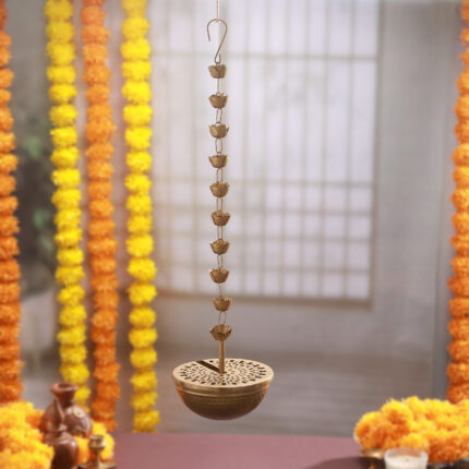 Latika Peetal Sugandh Kalash